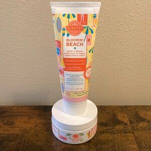 New Scentsy Bloomin' Beach Body Cream and Scrub Set